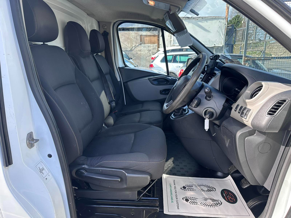 2016 Renault Trafic - image 10