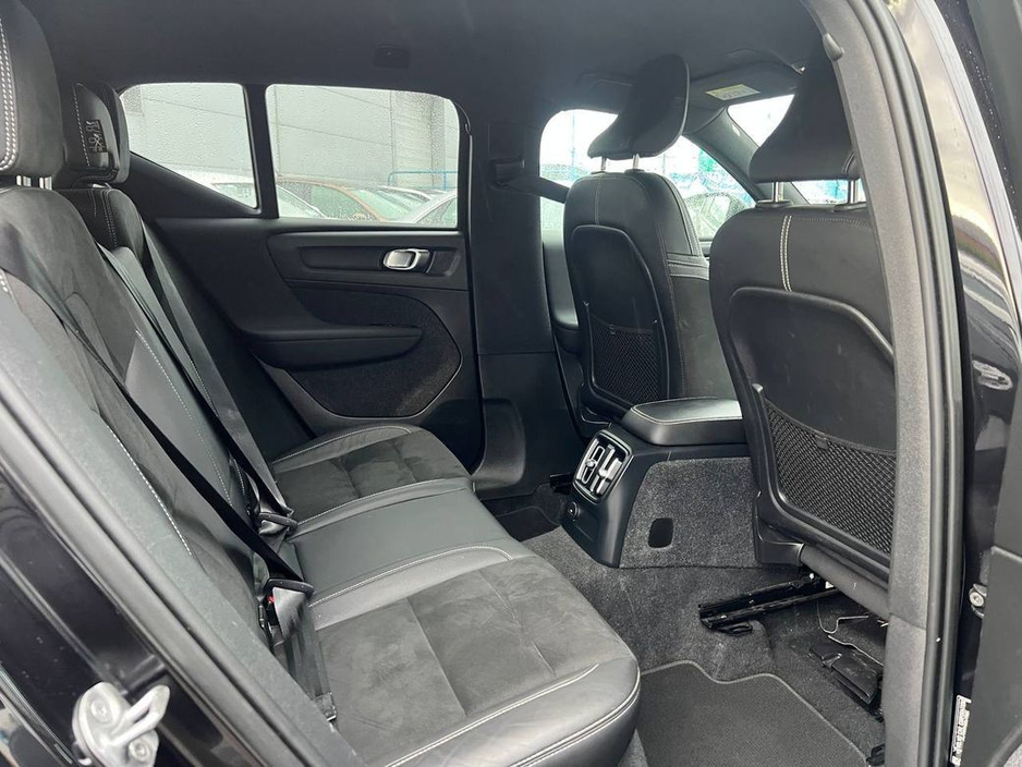 2022 Volvo XC40 R-DESIGN T4 1.5 HYBRID // SERVICE HISTORY // DIAMOND CUT ALLOYS // PARKING SENSORS €27,900