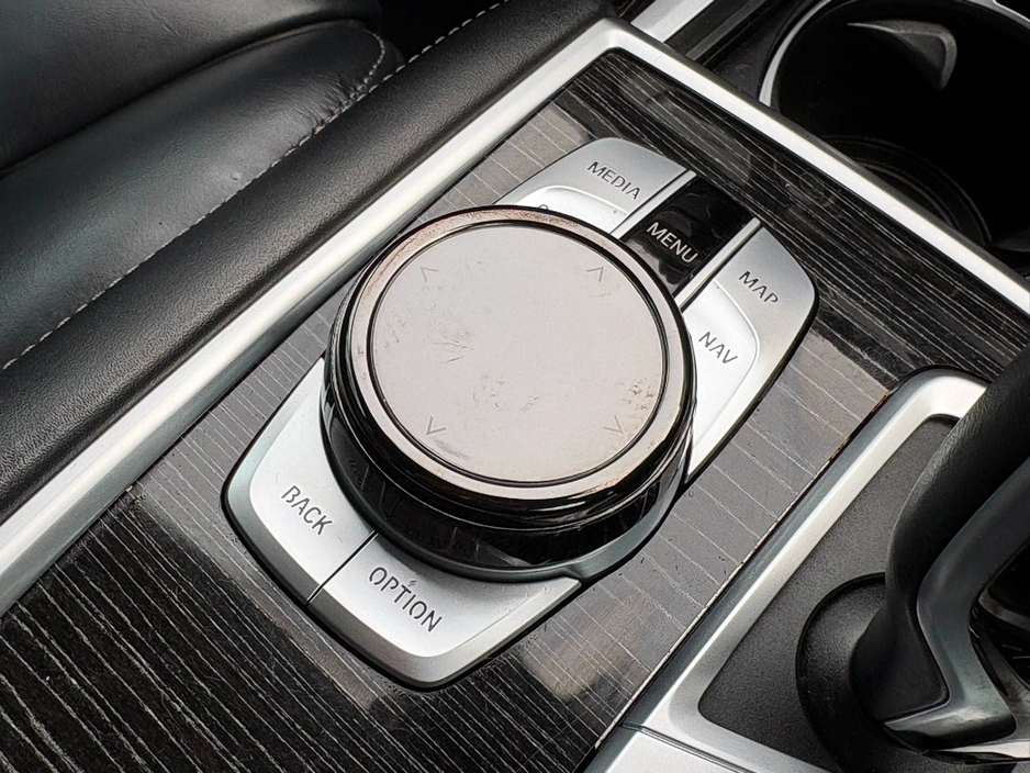 2020 BMW 7 Series - image 39