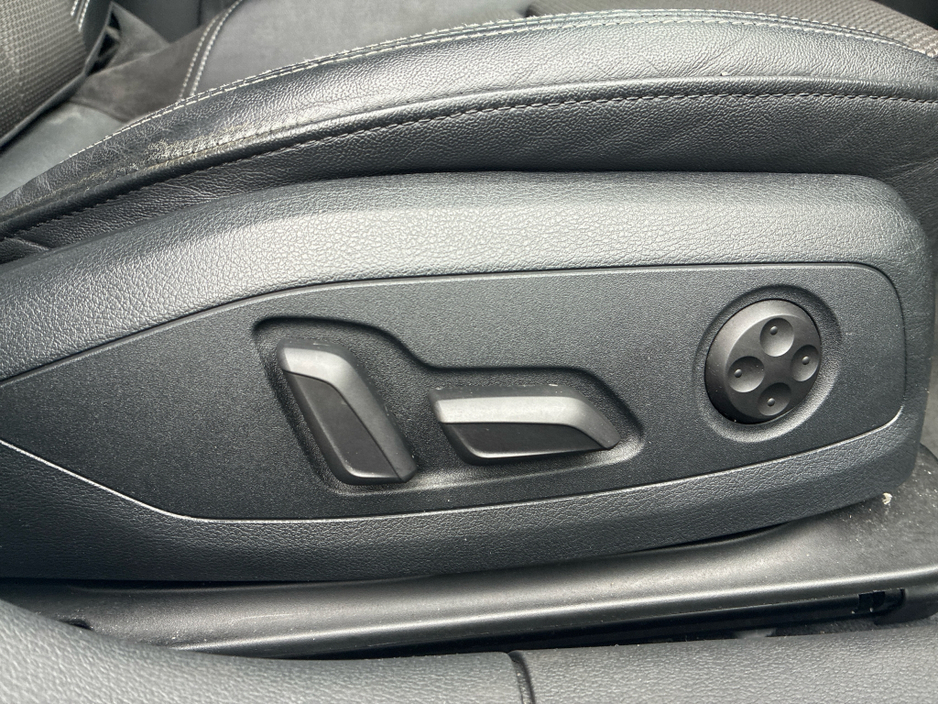 2017 Audi A4 - image 13