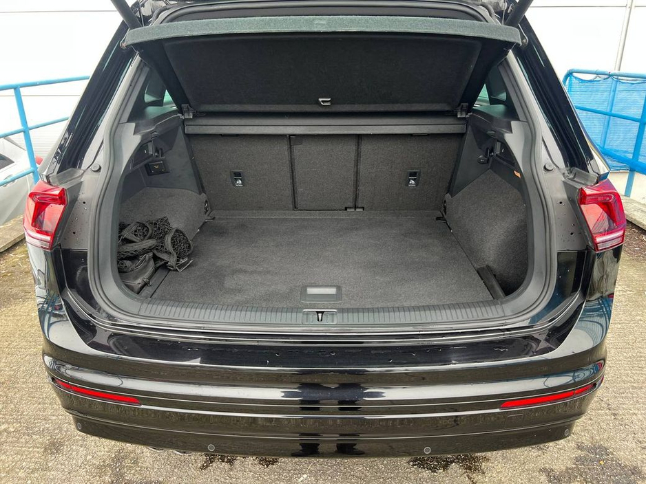 2018 Volkswagen Tiguan R-LINE 4MOTION BLACK EDITION 2.0 TDI // FULL SERVICE HISTORY // LEATHER HEATED SEATS // 360 PARKING CAMERAS €29,900