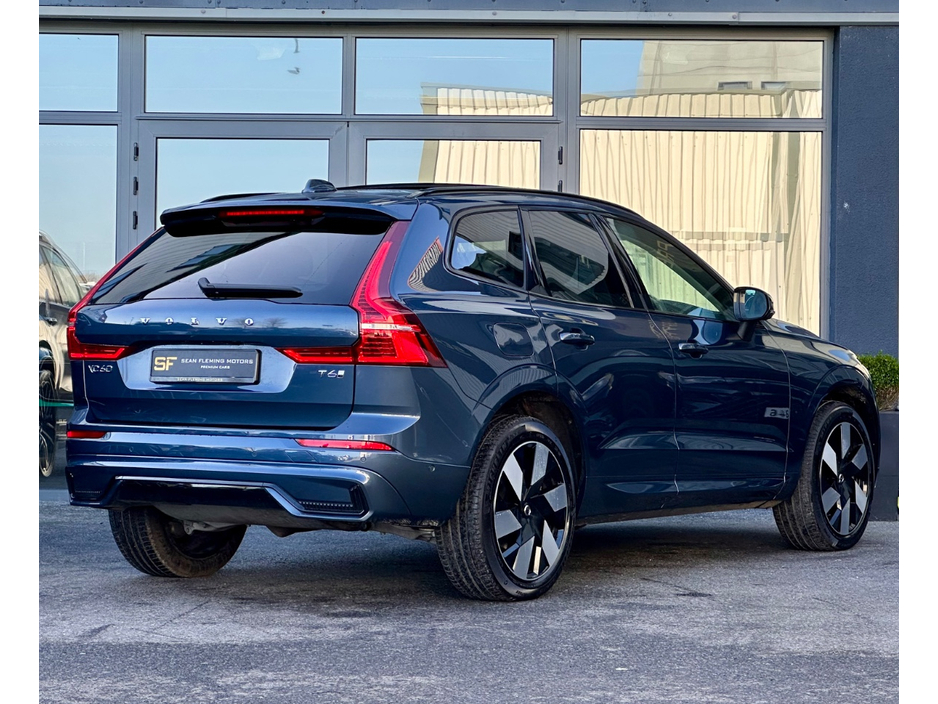 2025 Volvo XC60 - image 3