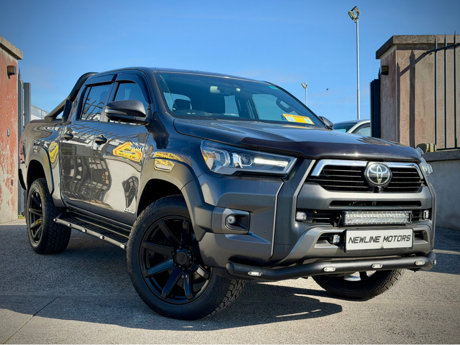 2024 Toyota Hilux - image 3