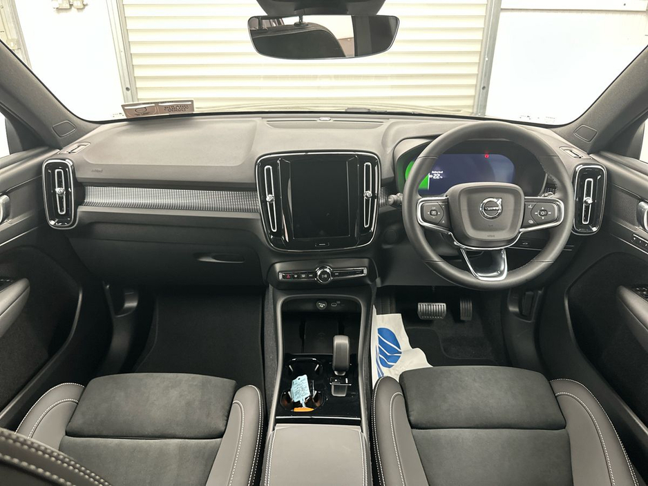 2026 Volvo EX40 - image 19