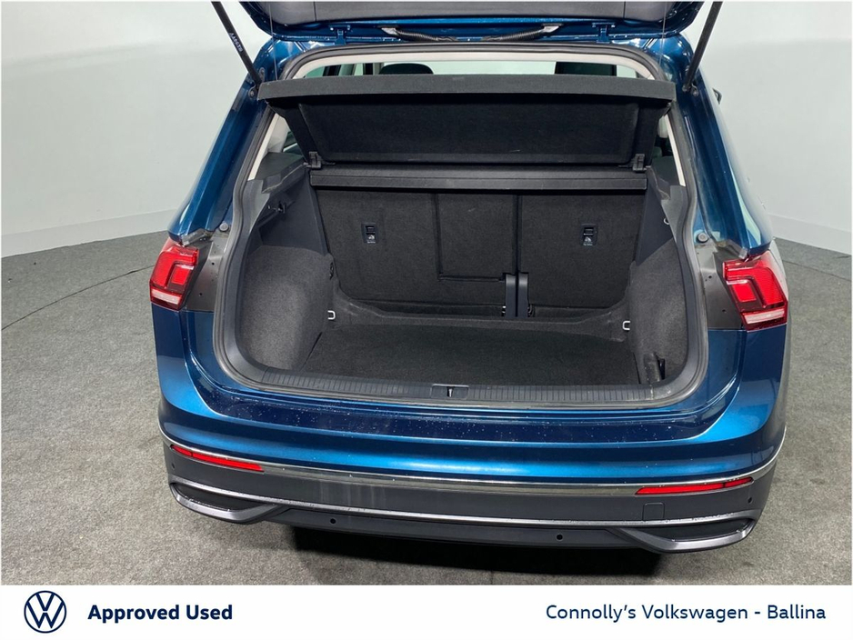 2023 Volkswagen Tiguan - image 10