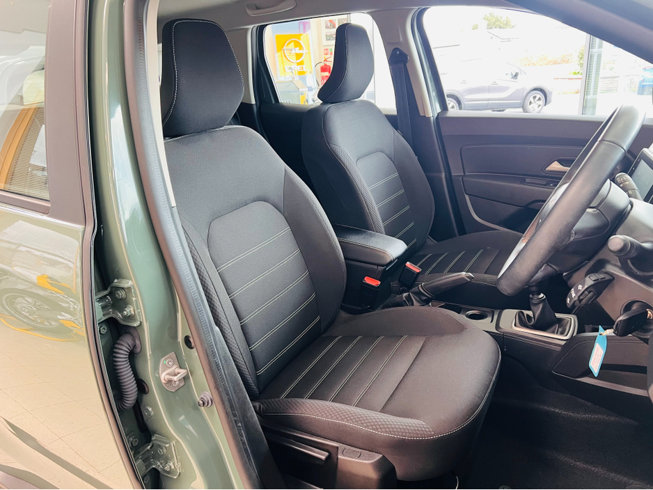 2023 Dacia Duster - image 4