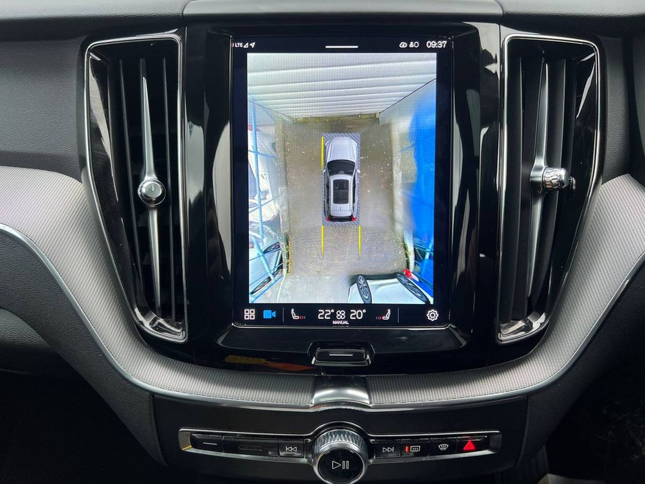 2023 Volvo XC60 T6 PLUS DARK AWD 2.0 HYBRID // OPENING PAN ROOF // HEATED LEATHER SEATS // APPLE CARPLAY/ANDROID AUTO €39,900