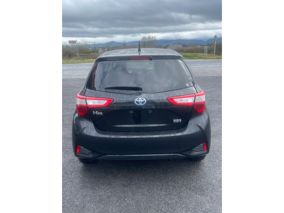 2017 Toyota Yaris - image 6