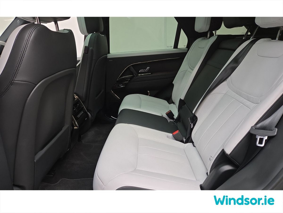 2025 Land Rover Range Rover Sport - image 8