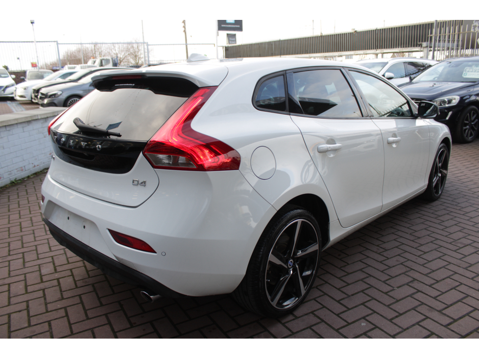 2016 Volvo V40 2.0D4 SPORT 5DR HATCHBACK AUTO HUGE SPEC  // 1 OWNER CAR // AS NEW CONDITION THROUGHOUT // BUY WITH CONFIDENCE AA AND SIMI APPROVED DEALER 2025 // FINANCE ARRANGED // €14,950