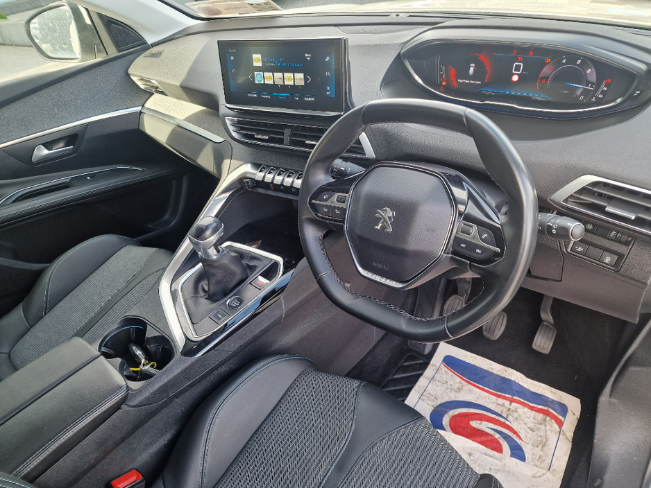 2021 Peugeot 3008 - image 8