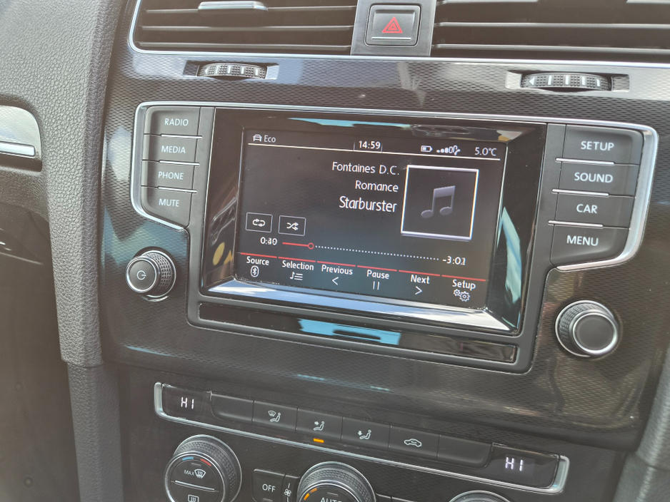 2015 Volkswagen Golf - image 30