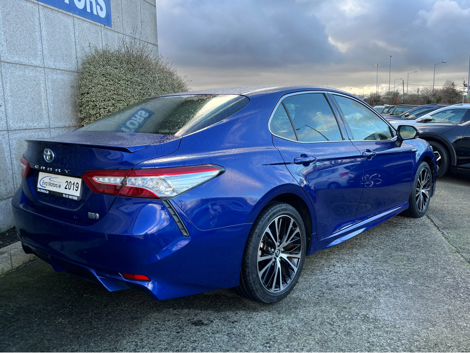 2019 Toyota Camry WS HYBRID AUTOMATIC 2.5 PETROL //HALF LEATHER SEATS//ELECTRIC DRIVERS SEAT//KEYLESS ENTRY//ADAPTIVE CRUISE CONTROL//REVERSE CAMERA// €25,950