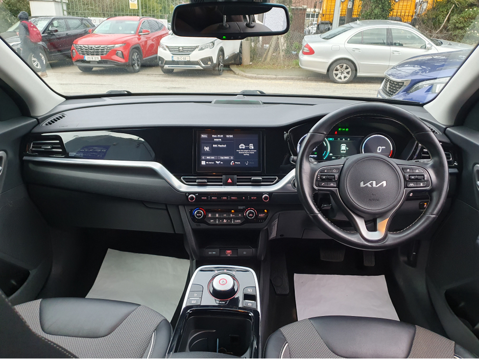 2022 Kia Niro - image 15