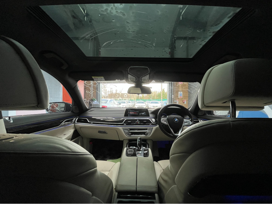2016 BMW 7 Series - image 21