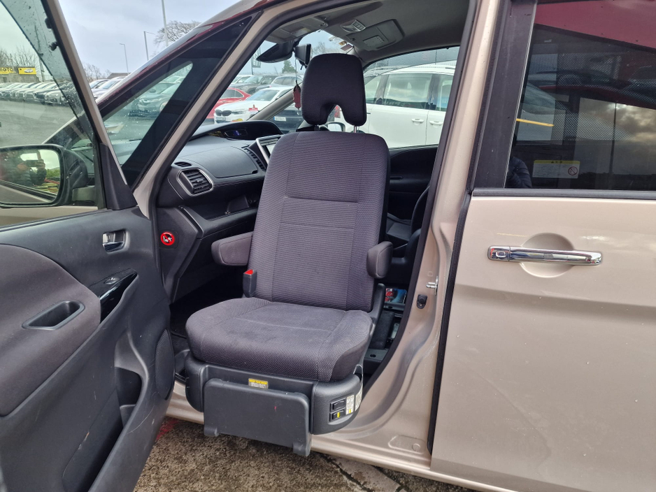 2017 Nissan Serena 2.0 PETROL HYBRID AUTOMATIC LOW MILEAGE