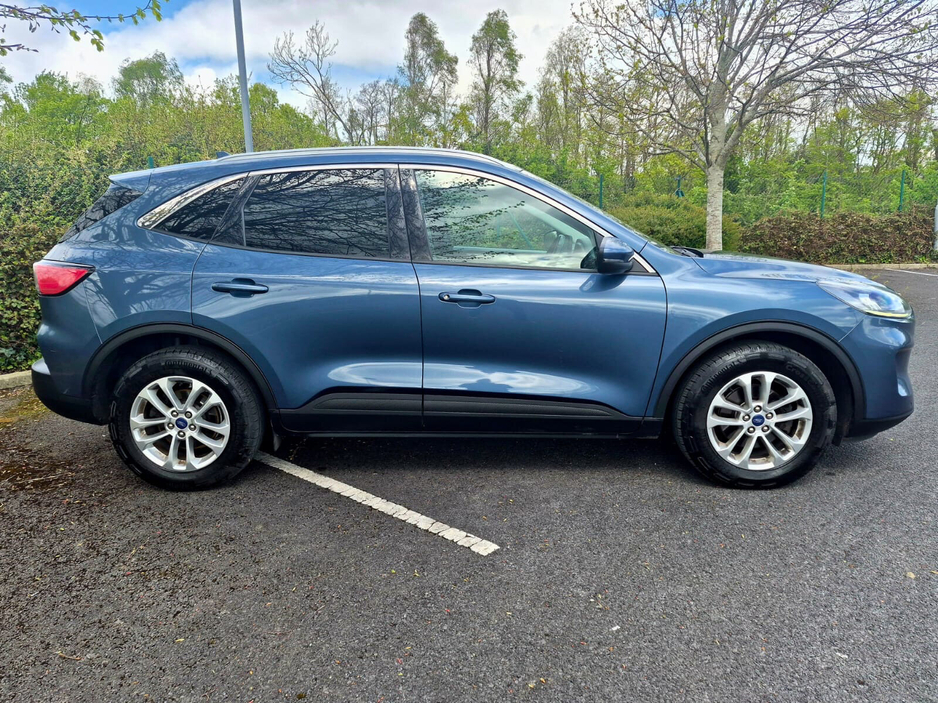 2022 Ford Kuga - image 4