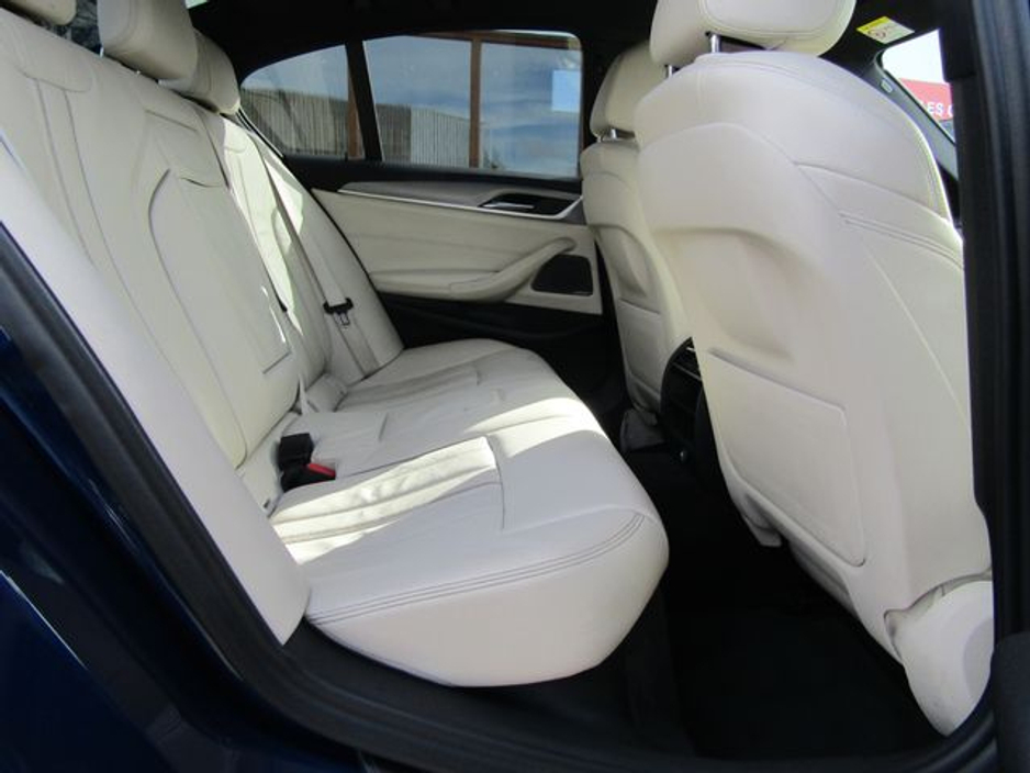 2018 BMW 5 Series - image 20