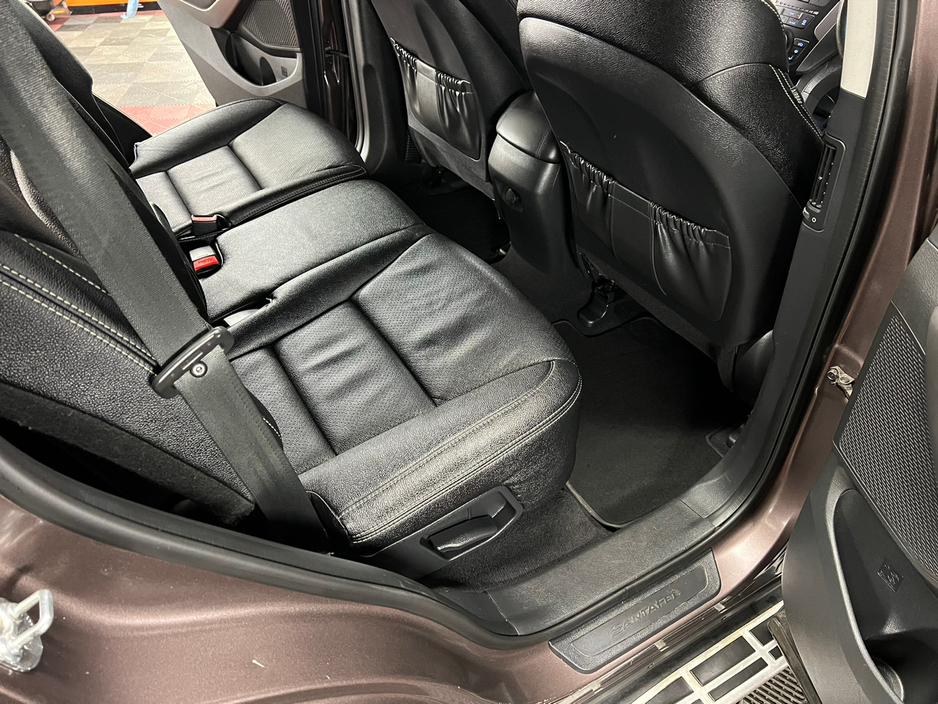 2014 Hyundai Santa Fe - image 6