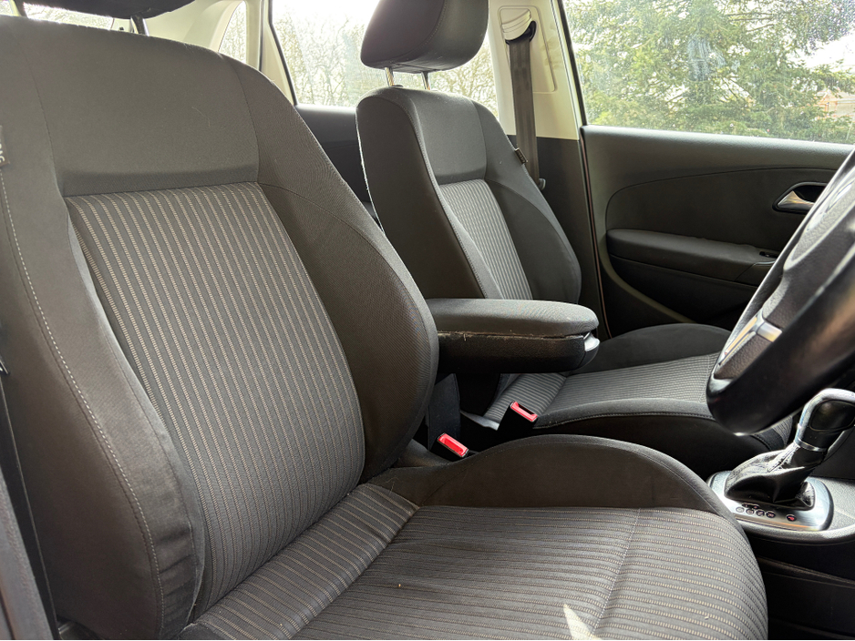 2011 Volkswagen Polo - image 14