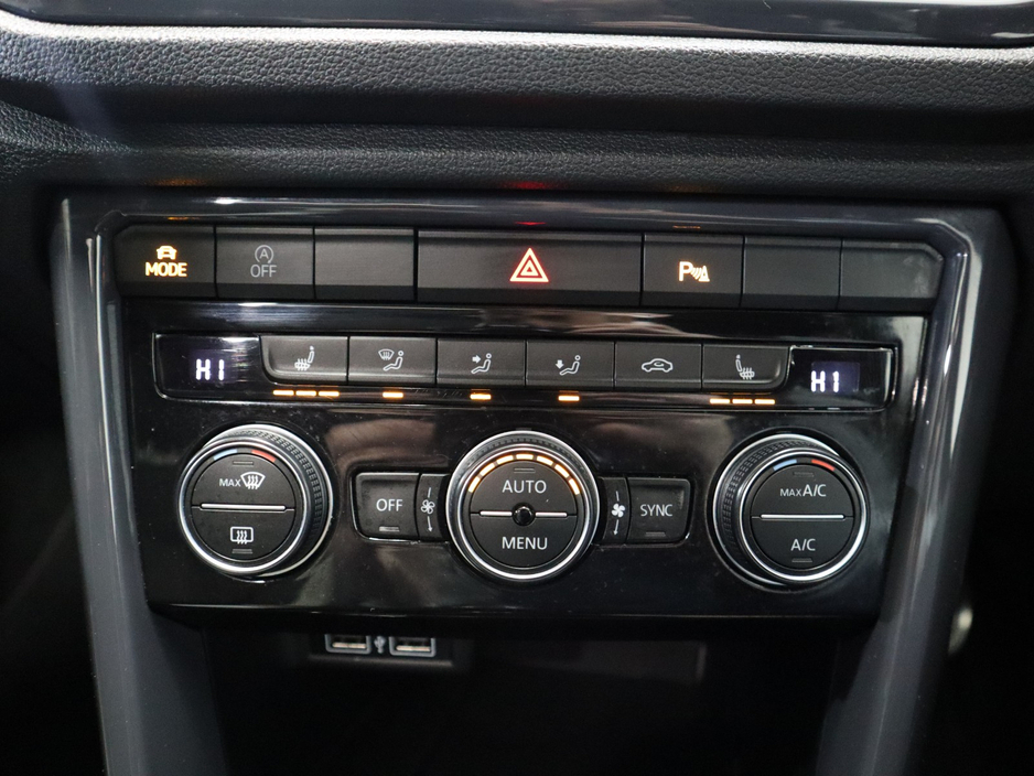 2019 Volkswagen T-Roc *80* SPORT 1.5 TSI MANUAL 6SPEED FWD 150HP 5 5DR €19,800