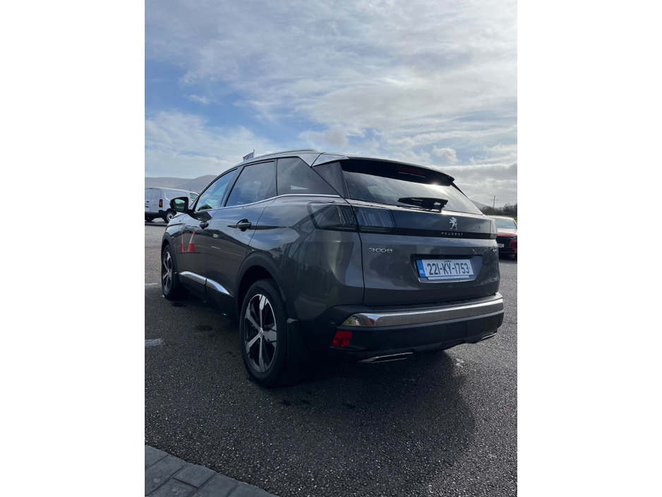 2022 Peugeot 3008 - image 4
