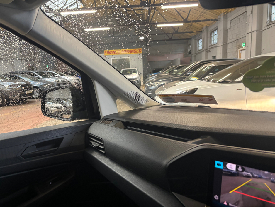 2025 Volkswagen Caddy - image 7