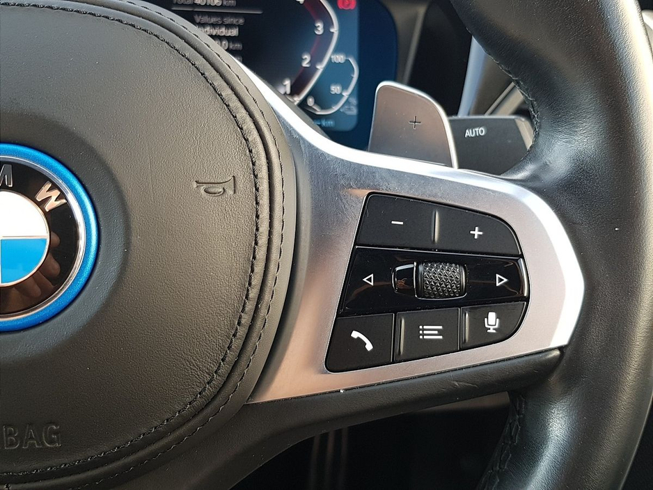 2022 BMW 3 Series - image 16