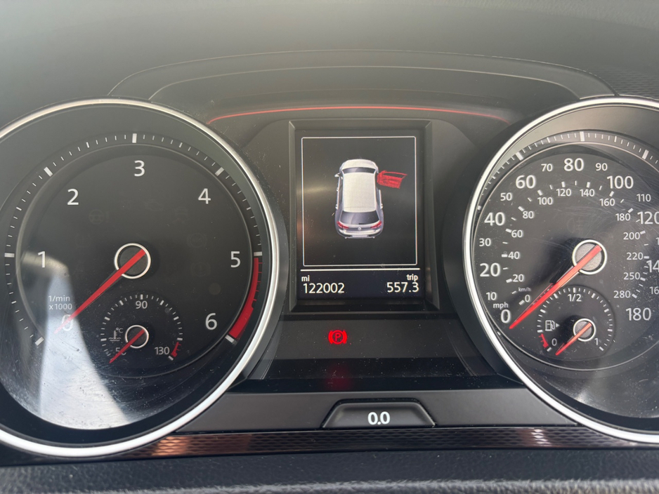 2016 Volkswagen Golf - image 23