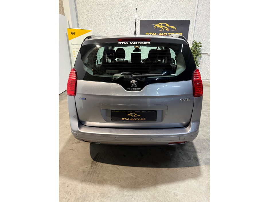 2016 Peugeot 5008 - image 9