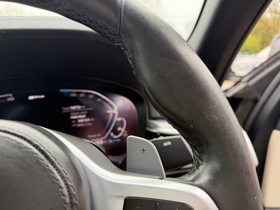 2019 BMW 5 Series - image 15