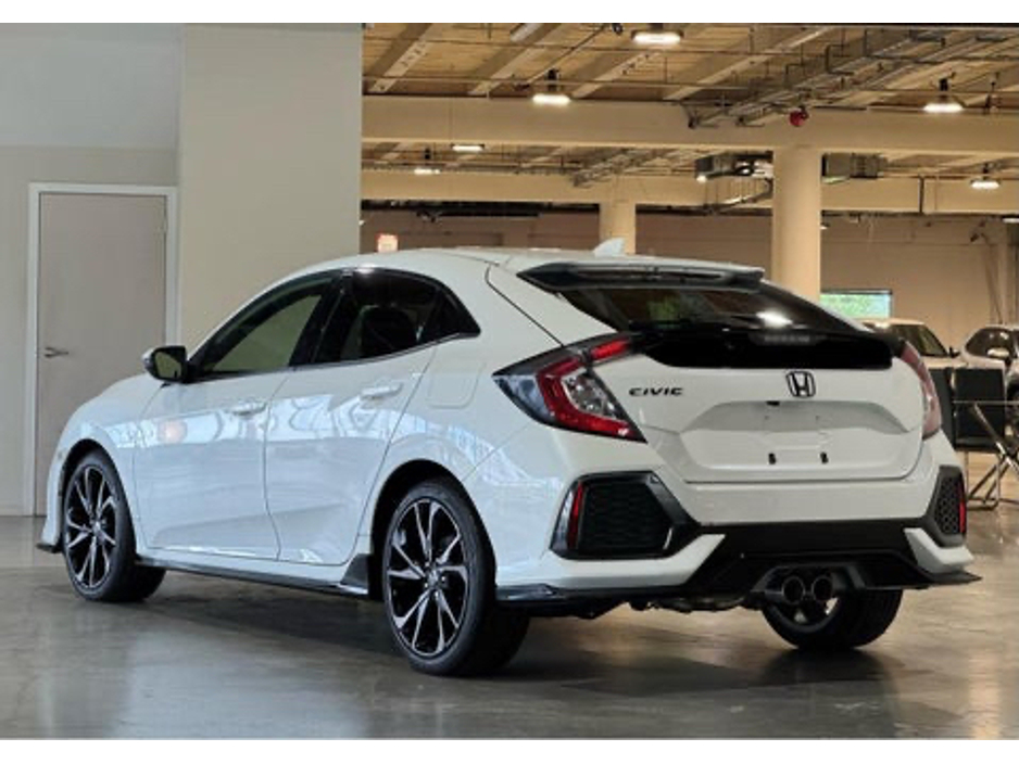 2018 Honda Civic - image 2