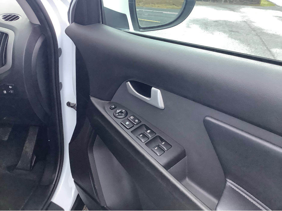 2015 Kia Sportage - image 21