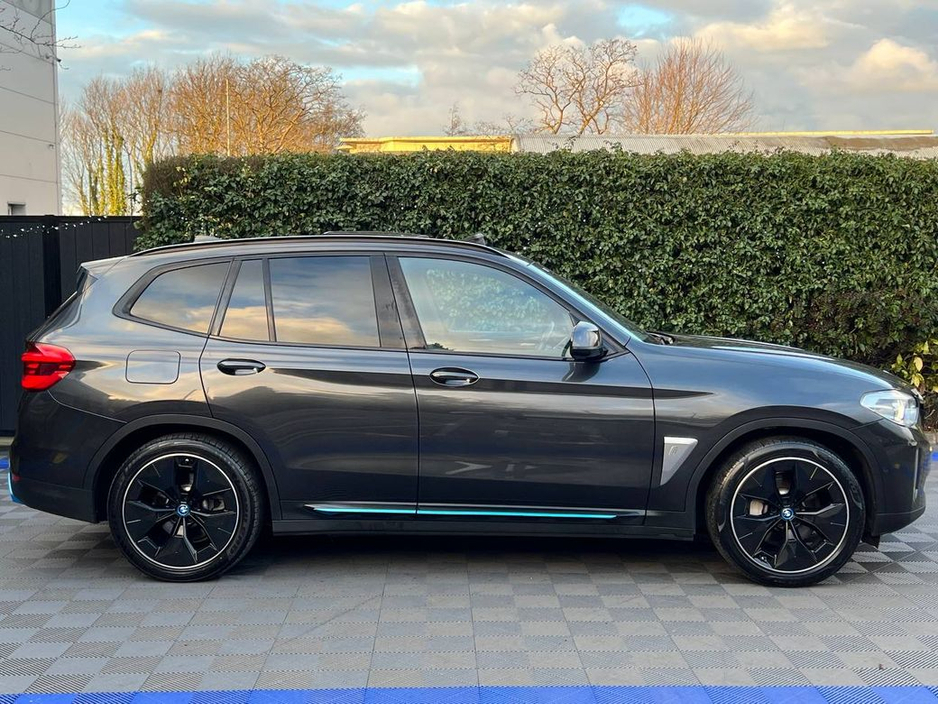 2022 BMW iX3 IX3 // OPENING PAN ROOF // LEATHER HEATED SEATS // DIGITAL CLUSTER // APPLE CARPLAY/ANDROID AUTO €25,900
