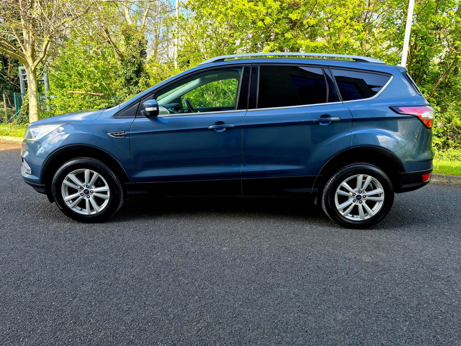 2019 Ford Kuga - image 9
