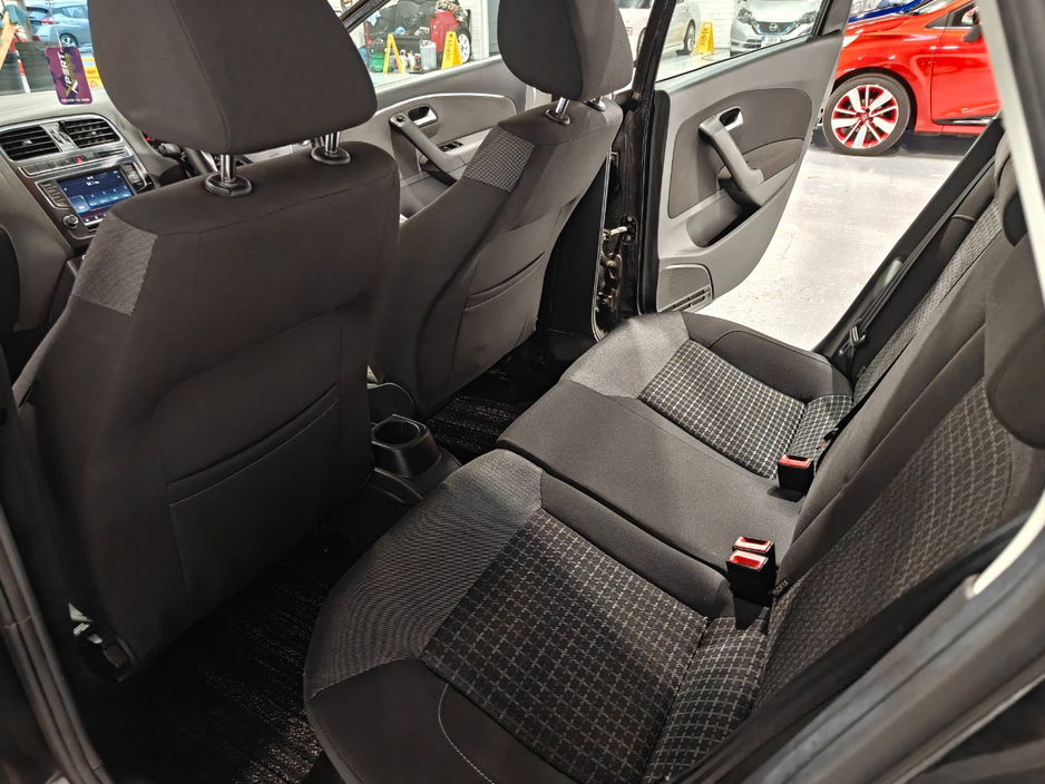 2015 Volkswagen Polo - image 18