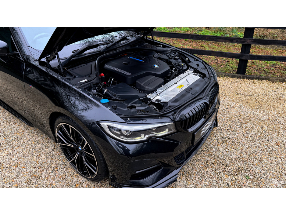 2020 BMW 3 Series - image 17