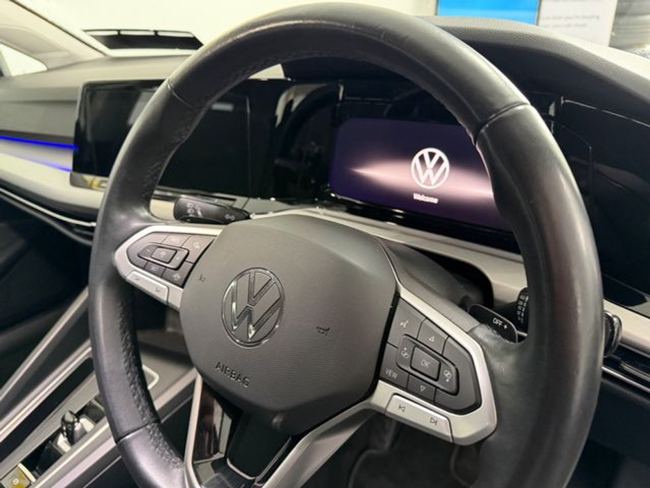 2023 Volkswagen Golf Life 1.0 TSI Mhev 110HP 5 €26,777