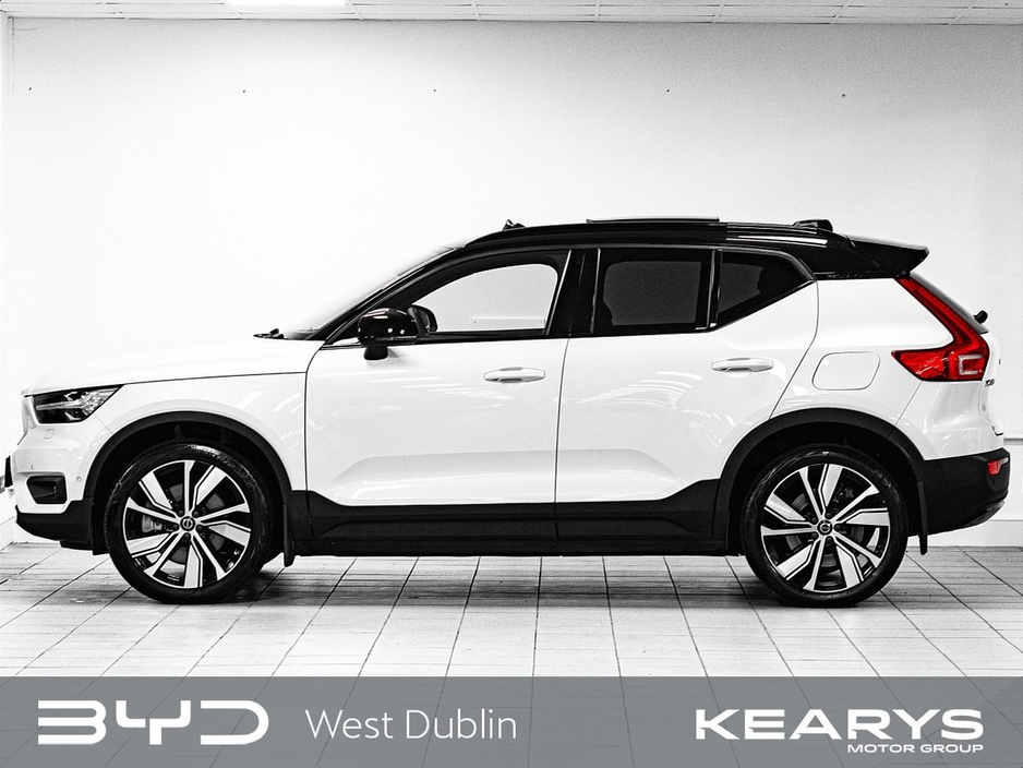 2022 Volvo XC40 - image 5