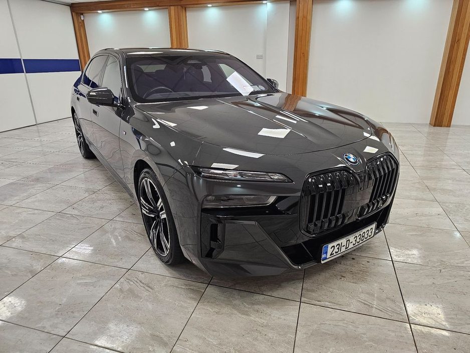 2023 BMW 7 Series - image 7