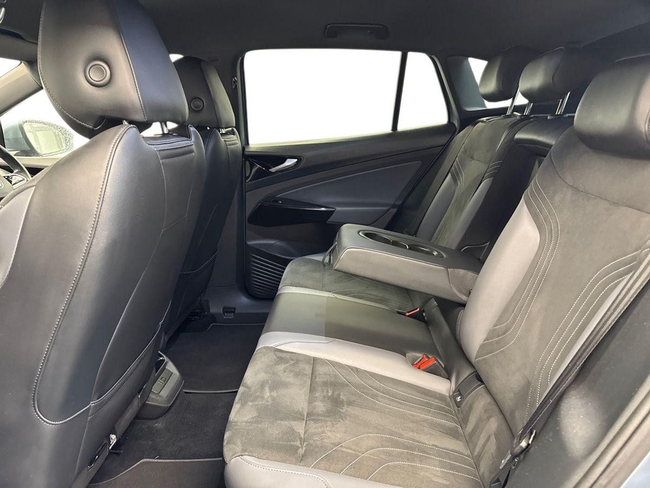 2023 Volkswagen ID.4 - image 10