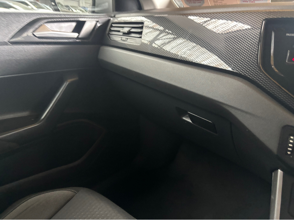 2022 Volkswagen Polo - image 11