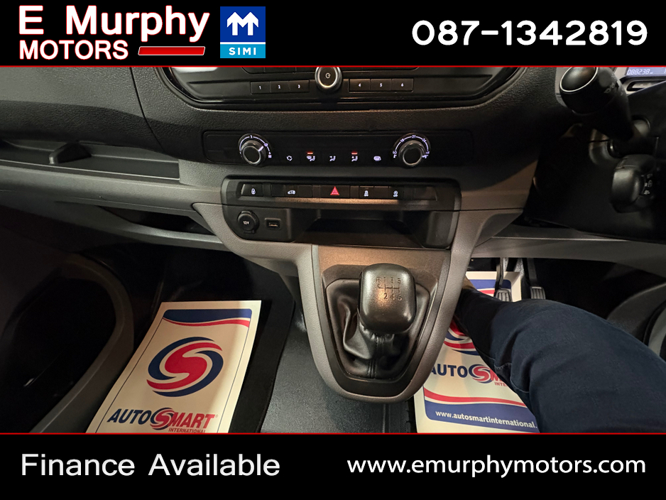 2020 Vauxhall Vivaro - image 16