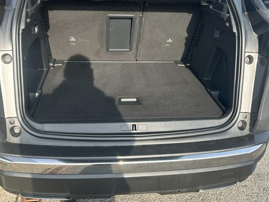 2019 Peugeot 3008 - image 9