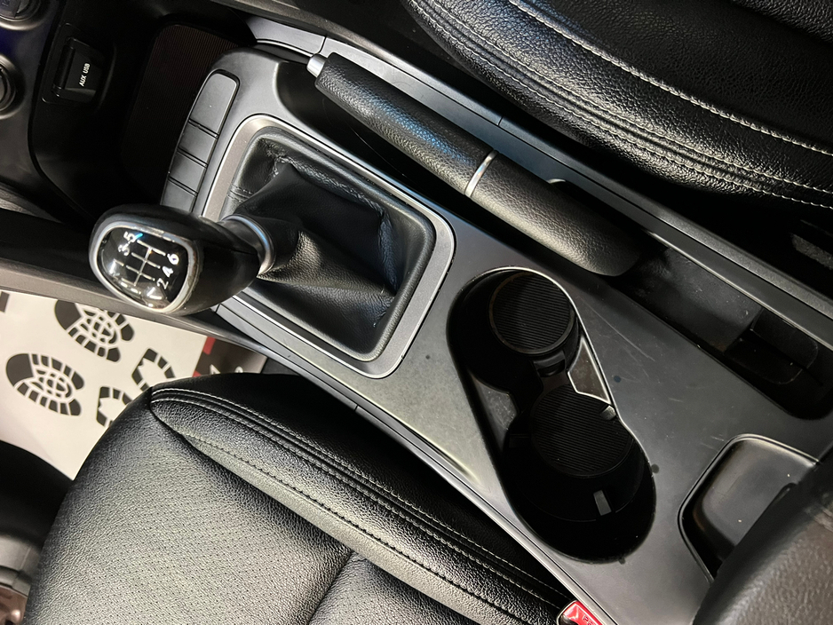 2014 Hyundai Santa Fe - image 4