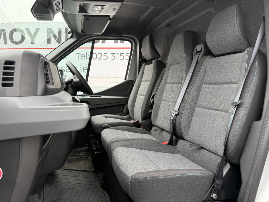 2026 Nissan Interstar - image 4