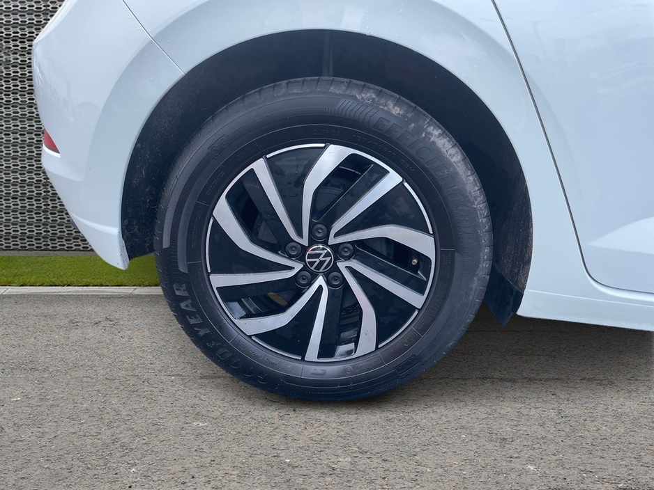 2023 Volkswagen Polo - image 8