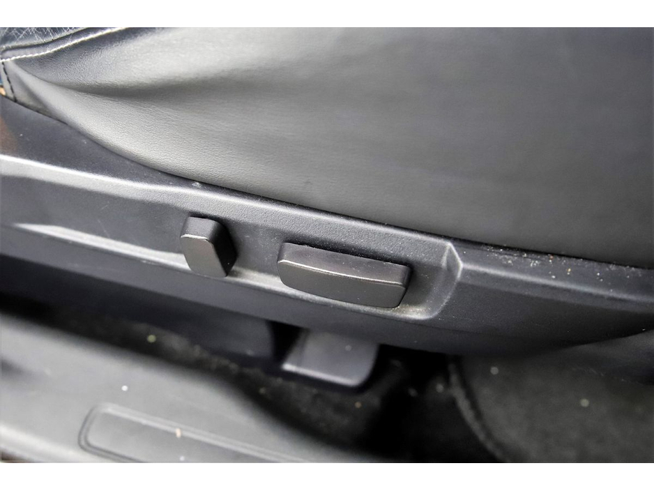 2017 Mitsubishi Outlander - image 24