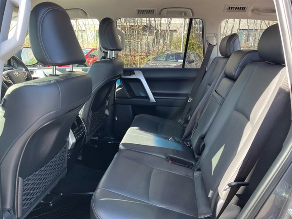 2019 Toyota Landcruiser - image 7