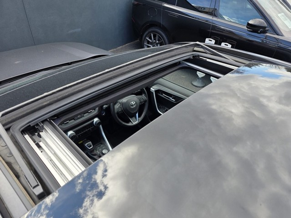 2022 Toyota Rav4 - image 13